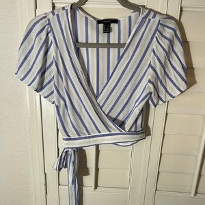 Cute stripped wrapped crop top.